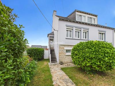 Maison traditionnelle - 121 m² - 6 pièces