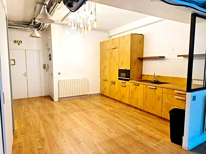 Local d'activité / Entrepôt - 243 m² - 4 pièces