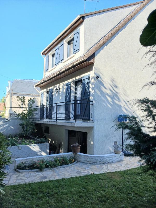 Maison traditionnelle - 111 m² - 5 pièces