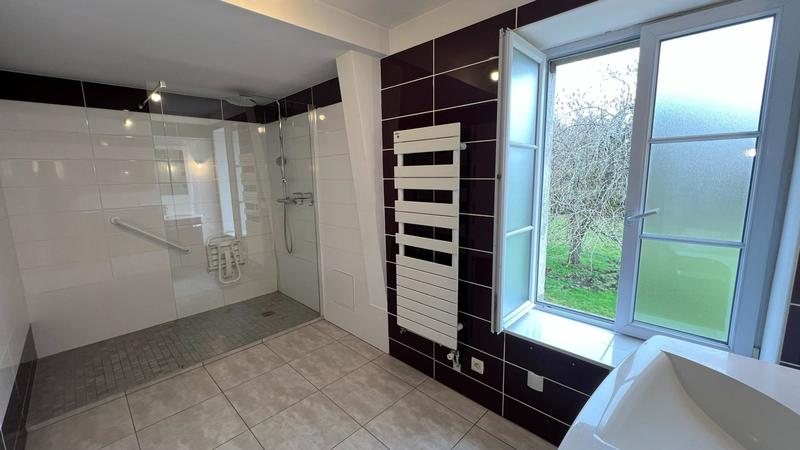 Maison - 230 m² - 9 pièces