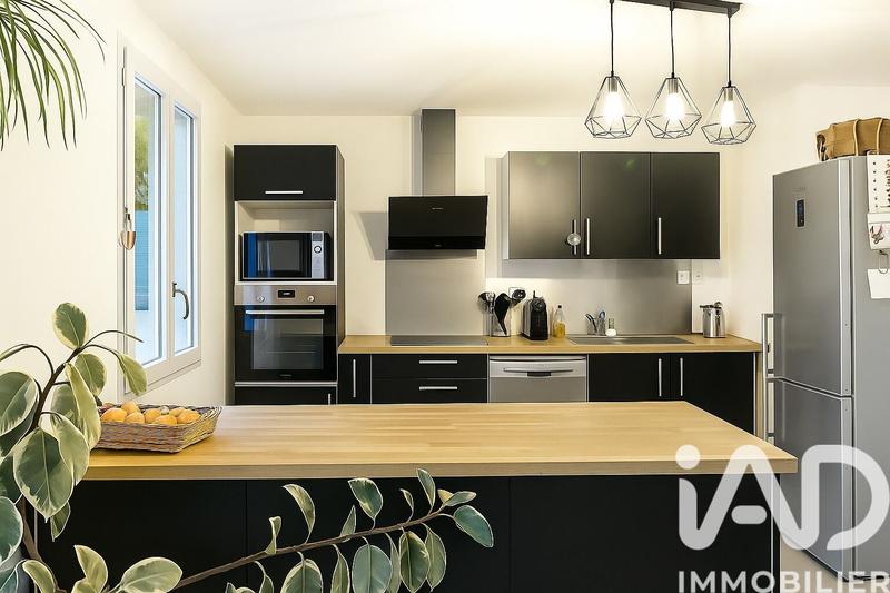 Maison - 93 m² - 5 pièces