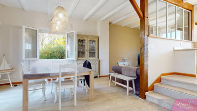 Maison - 230 m² - 9 pièces