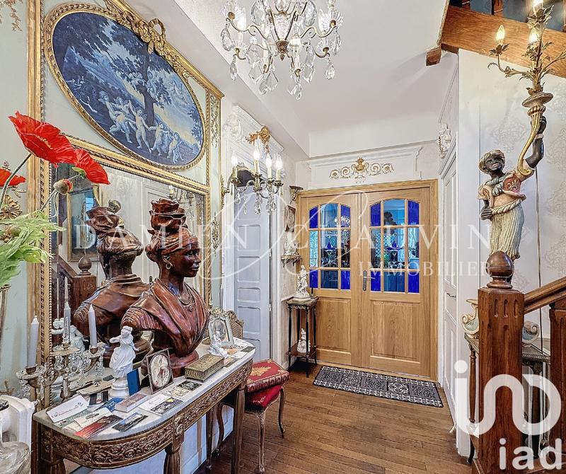 Maison - 320 m² - 8 pièces