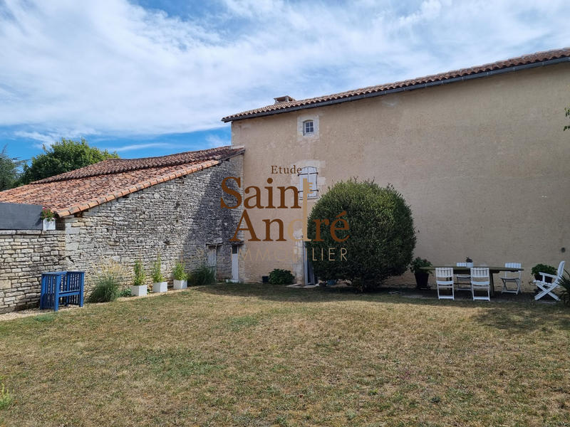 Maison - 230 m² - 7 pièces