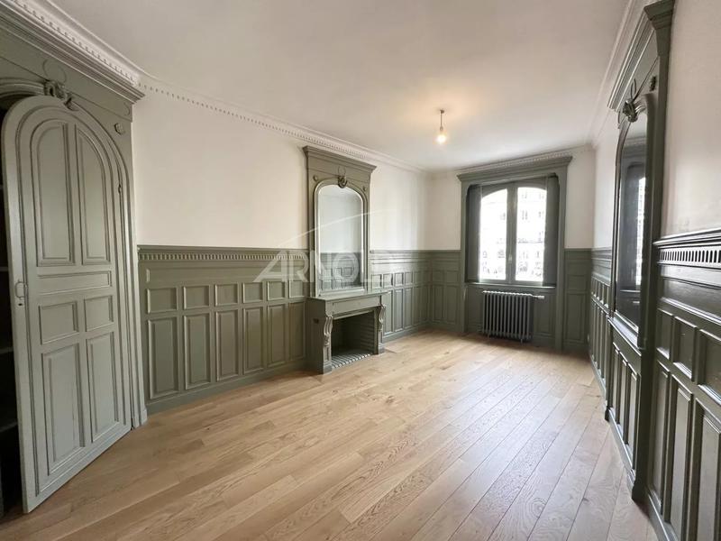 Appartement - 128 m² - 5 pièces