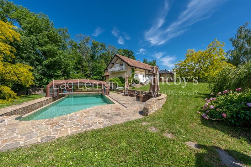 Maison - 380 m² - 8 pièces