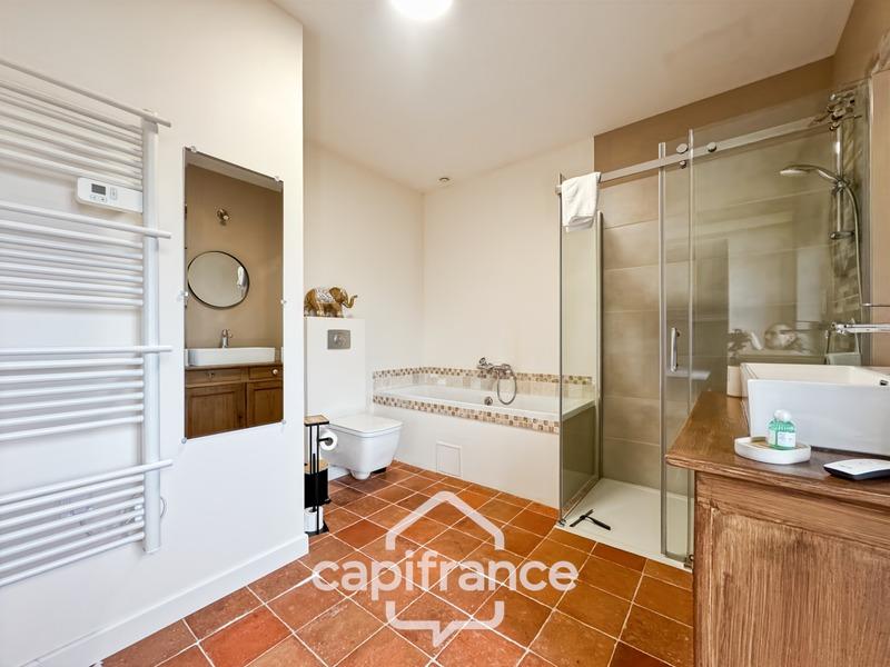 Maison - 299 m² - 11 pièces