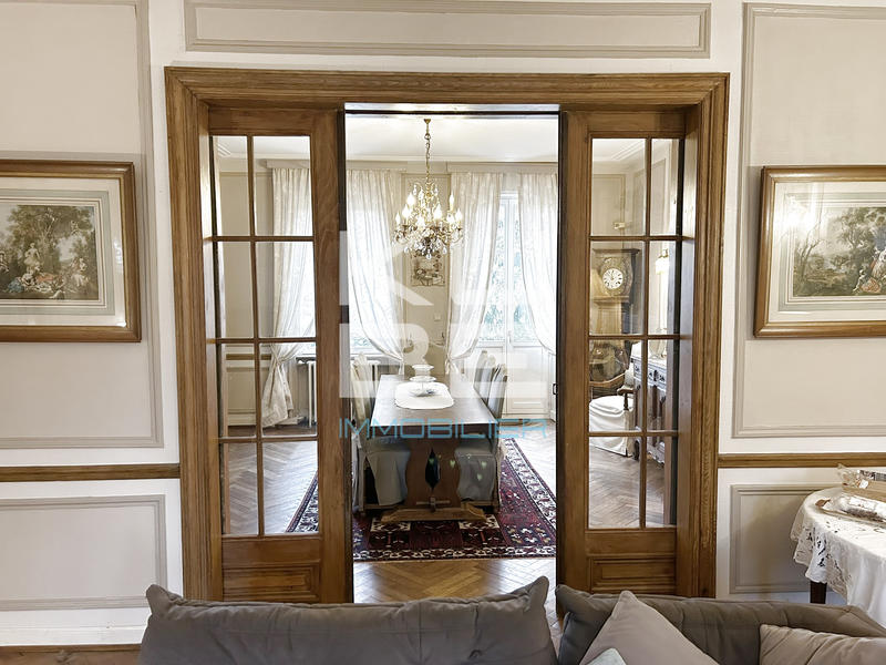 Maison - 280 m² - 12 pièces