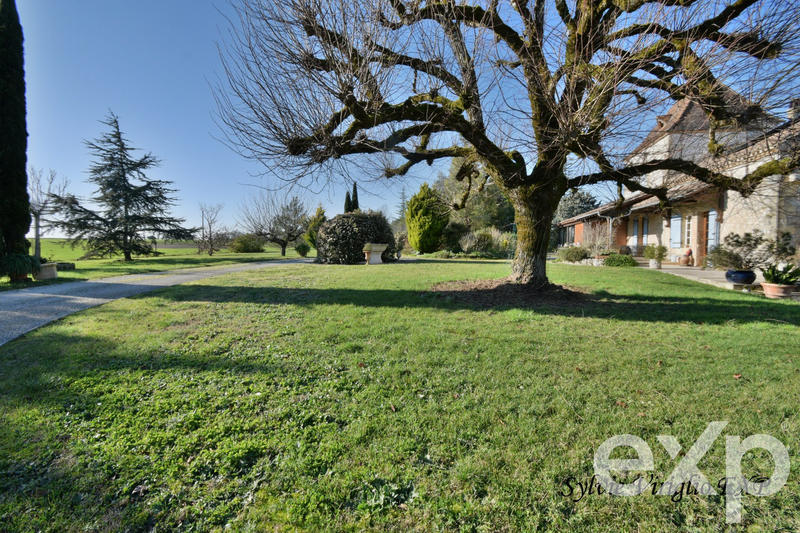 Maison - 207 m² - 6 pièces