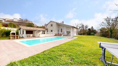 Villa - 230 m² - 6 pièces
