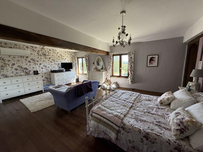 Maison ancienne - 296 m² - 6 pièces