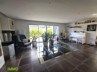 Maison - 330 m² - 9 pièces