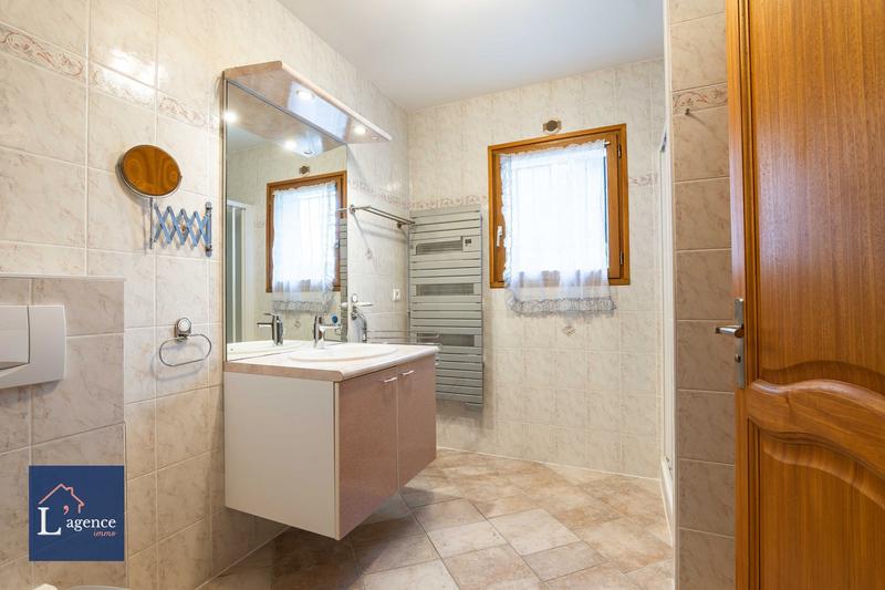 Maison - 200 m² - 7 pièces