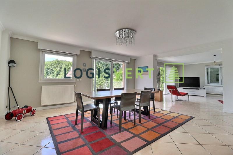 Maison - 198 m² - 8 pièces