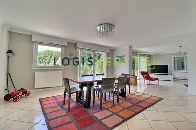 Maison - 198 m² - 8 pièces