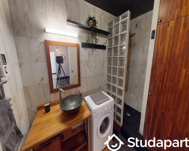 Chambre - 75 m² - 1 pièce