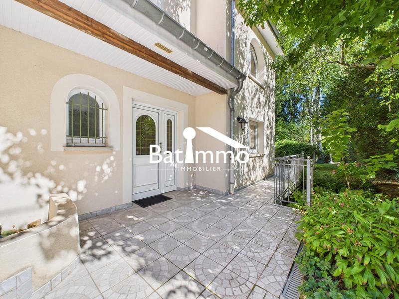 Maison - 211 m² - 7 pièces