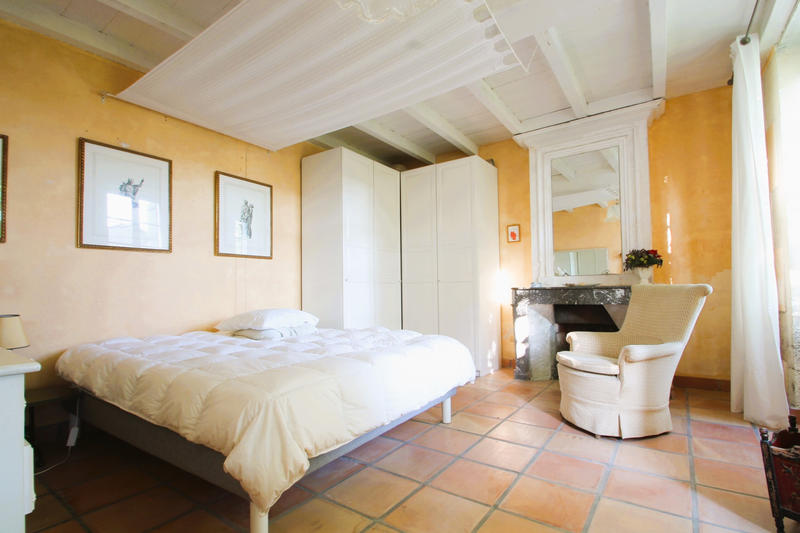 Propriété - 254 m² - 12 pièces