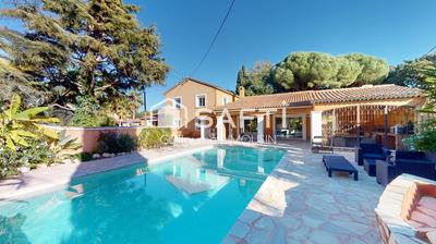 Maison - 205 m² - 6 pièces