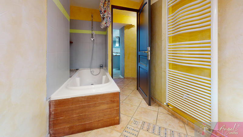 Maison - 101 m² - 5 pièces