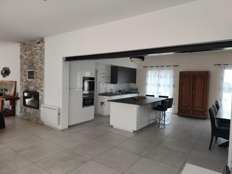 Maison - 205 m² - 9 pièces