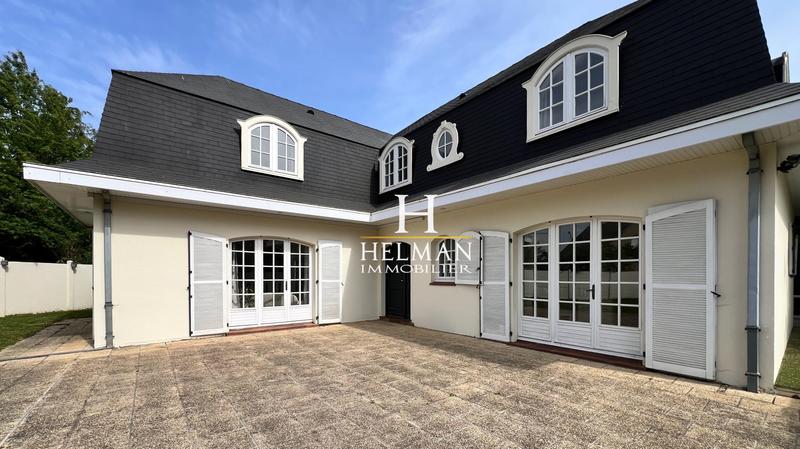 Maison - 344 m² - 12 pièces