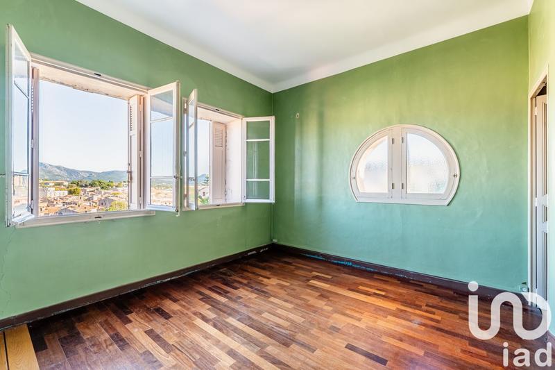 Maison - 210 m² - 11 pièces