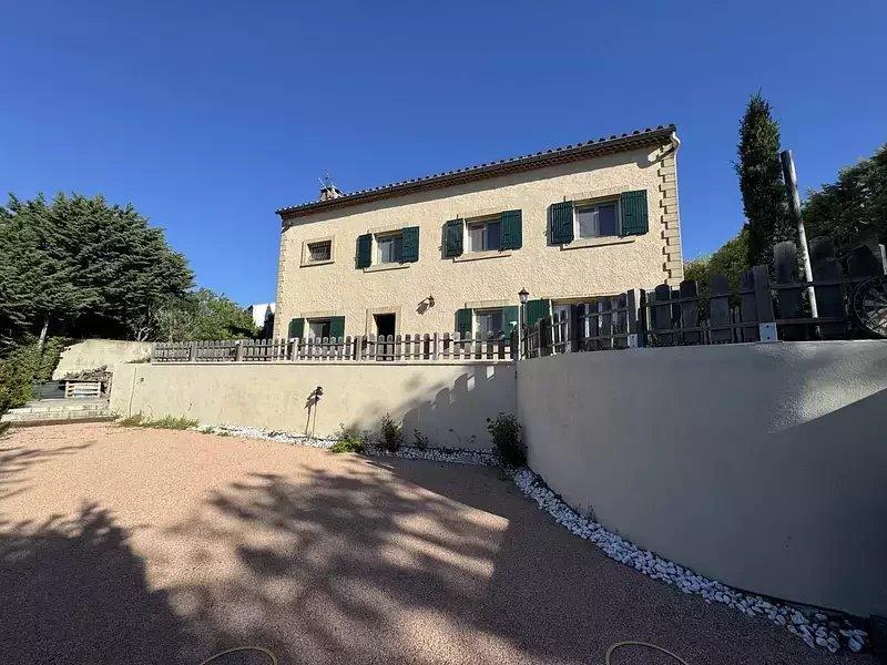 Villa - 232 m² - 8 pièces