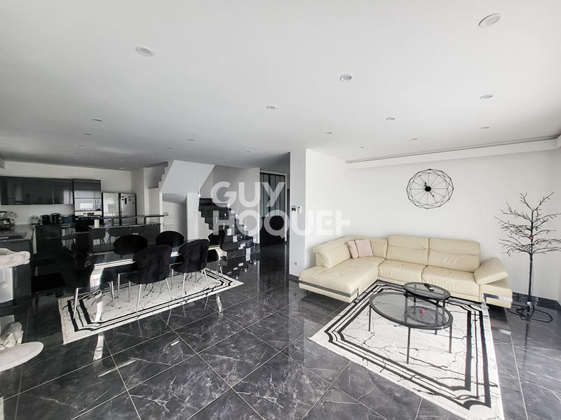 Maison - 152 m² - 8 pièces