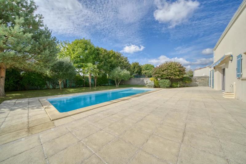 Maison - 180 m² - 7 pièces