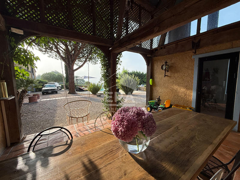 Maison - 220 m² - 5 pièces