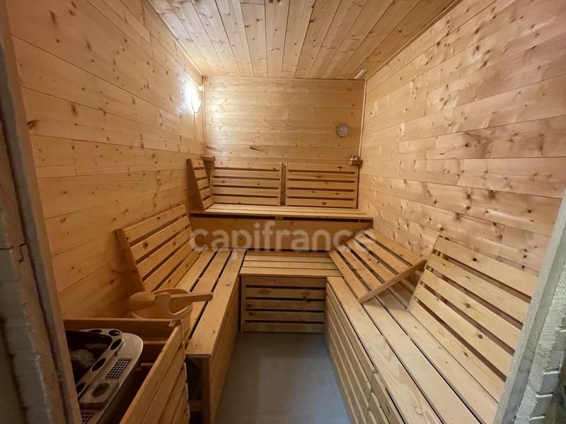 Maison en pierre - 274 m² - 8 pièces