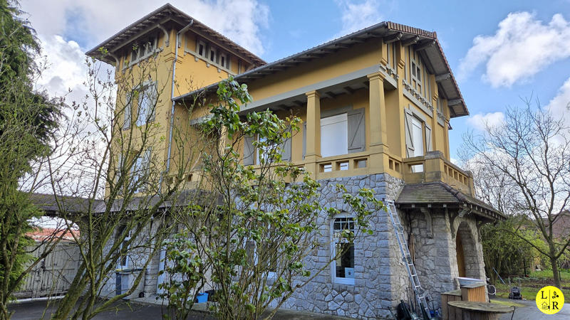 Maison - 238 m² - 7 pièces