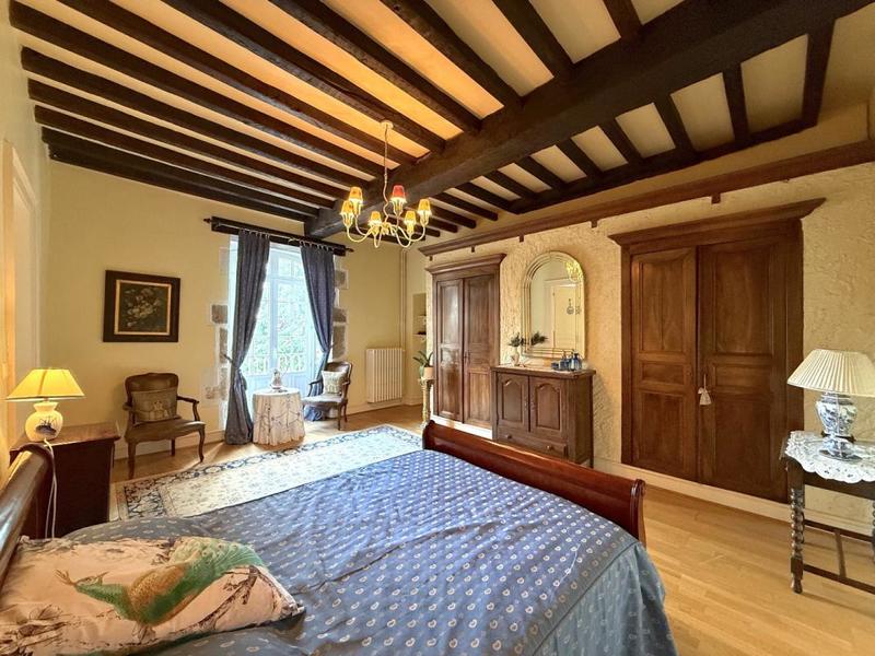 Maison - 333 m² - 9 pièces