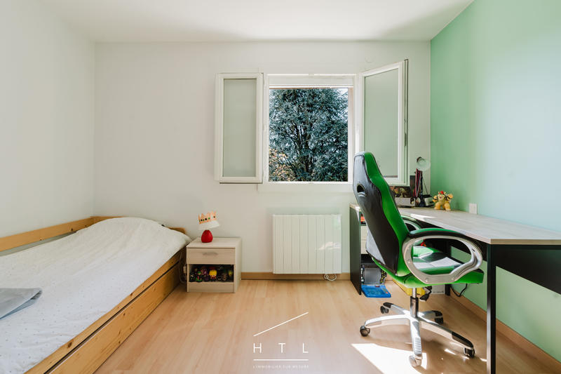 Maison - 225 m² - 9 pièces