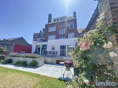 Maison - 410 m² - 9 pièces