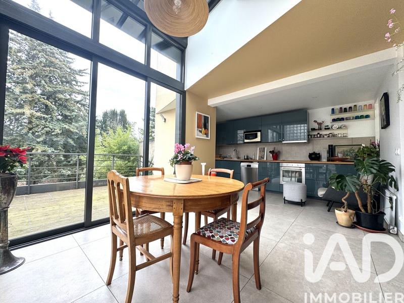 Maison - 104 m² - 4 pièces