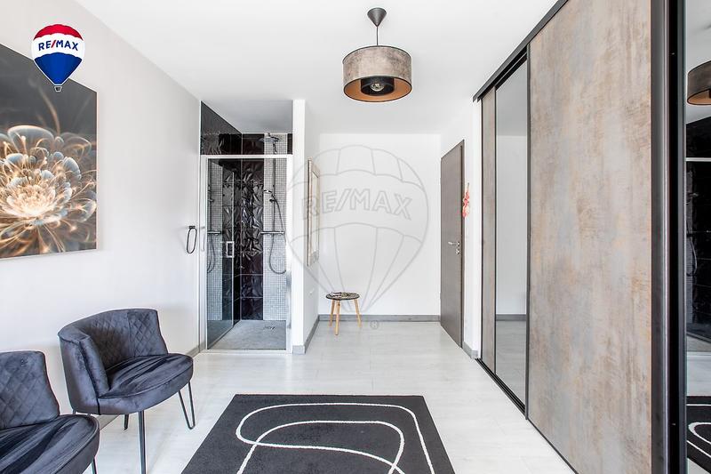 Appartement - 181 m² - 6 pièces