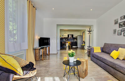 Maison - 900 m² - 25 pièces