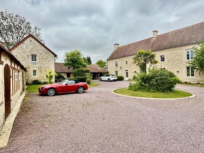 Demeure - 370 m² - 16 pièces