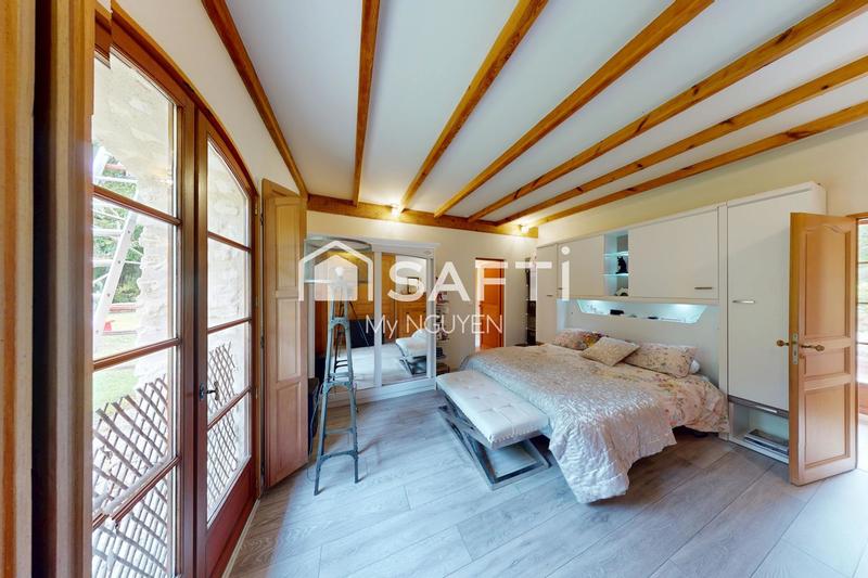 Maison - 327 m² - 9 pièces