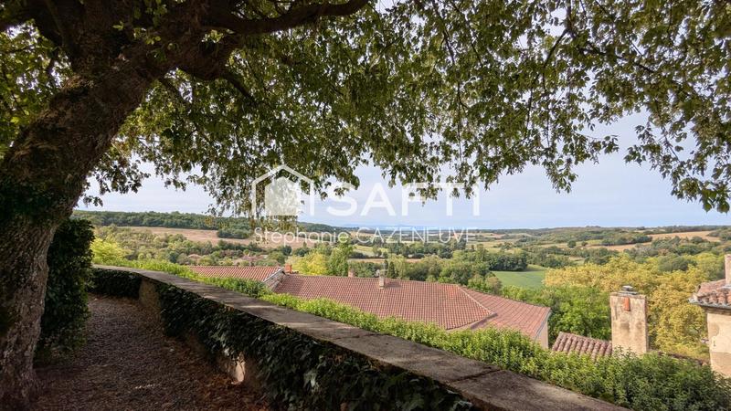 Maison - 233 m² - 9 pièces