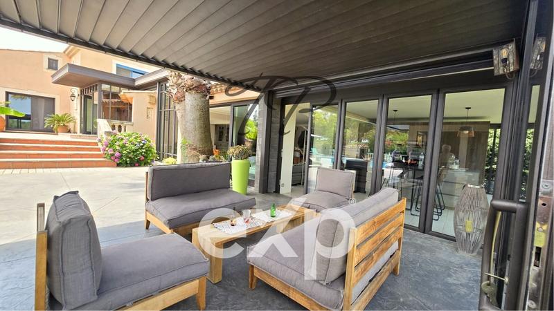 Maison - 230 m² - 7 pièces