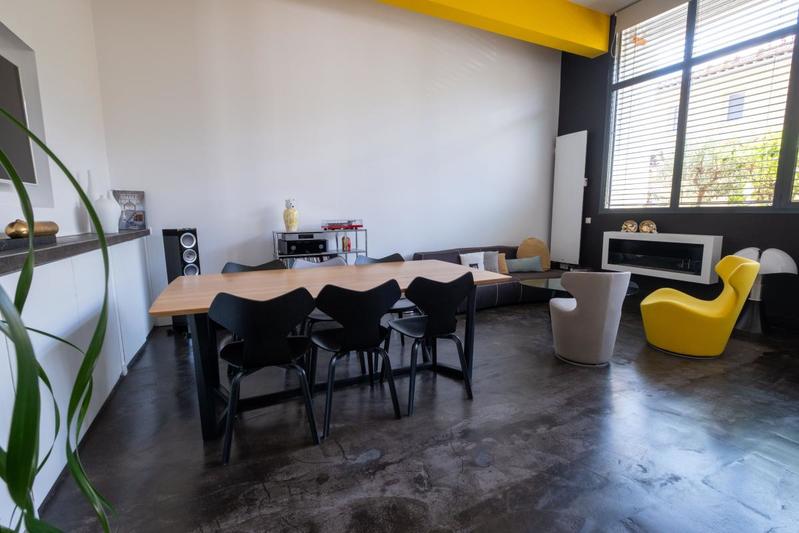 Loft - 323 m² - 6 pièces