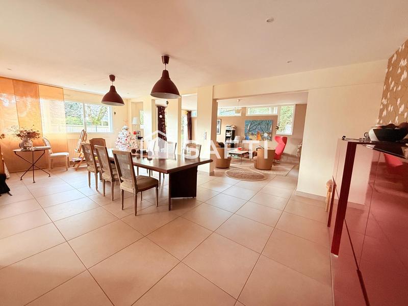 Maison - 364 m² - 12 pièces