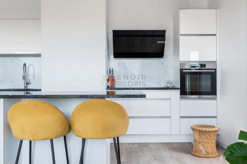 Appartement - 94 m² - 5 pièces