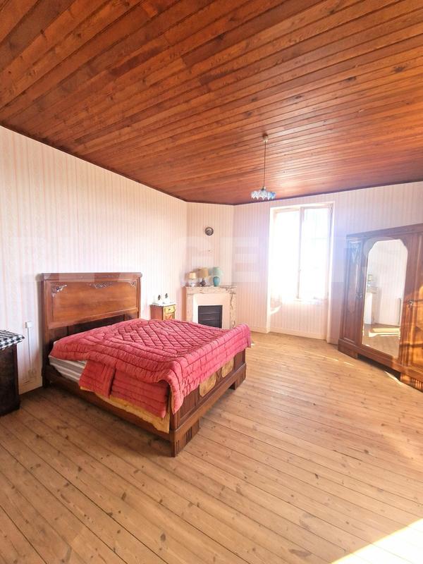 Maison - 235 m² - 5 pièces