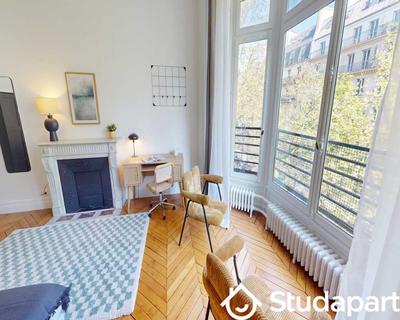 Chambre - 250 m² - 1 pièce