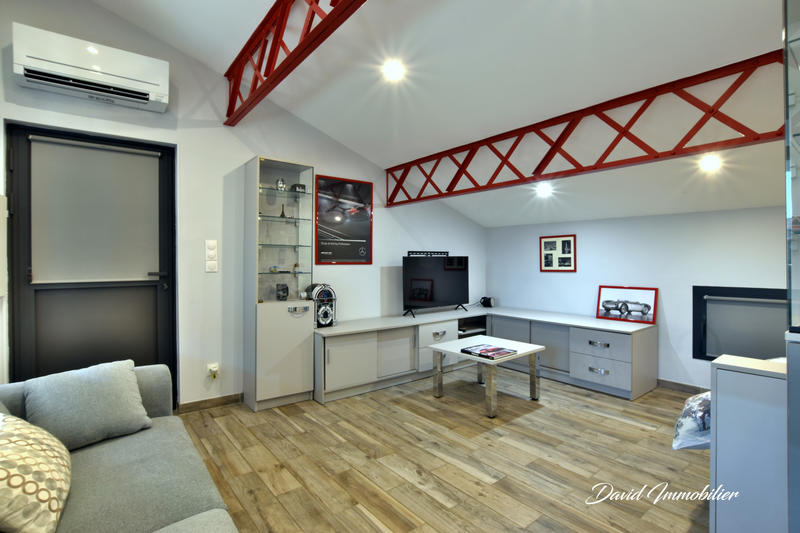 Maison - 250 m² - 10 pièces