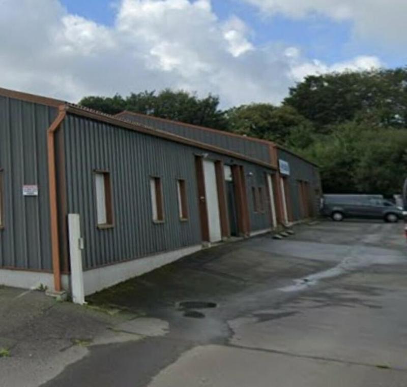 Local d'activité / Entrepôt - 145 m²